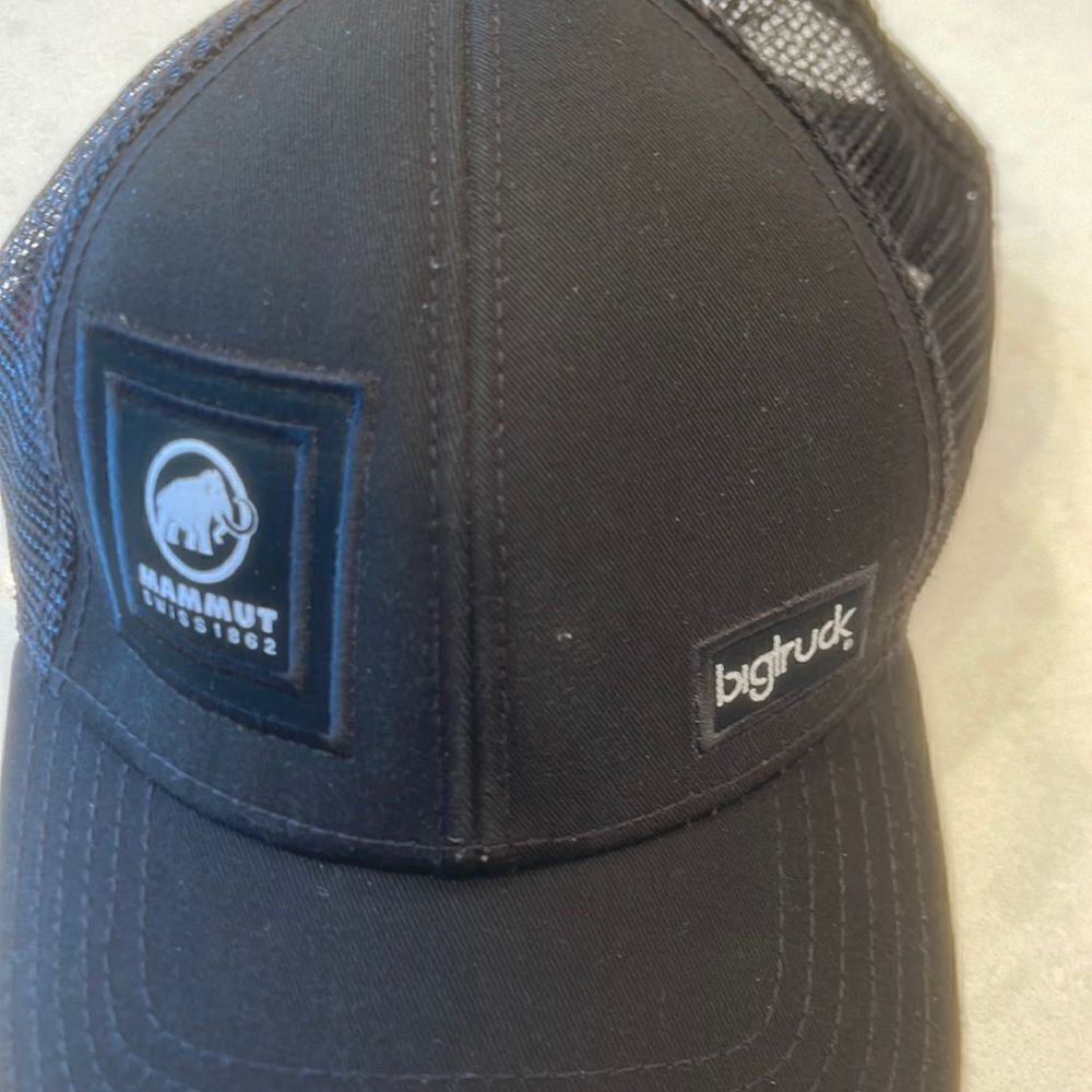 Big Truck hat Mammut 58 cm, great shape adjustable seeking adventure in every.